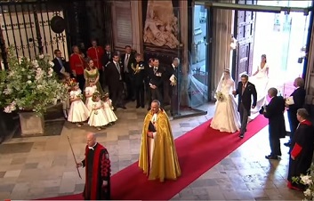 Höniglicher, royaler Hochzeitseinzug in die Kirche